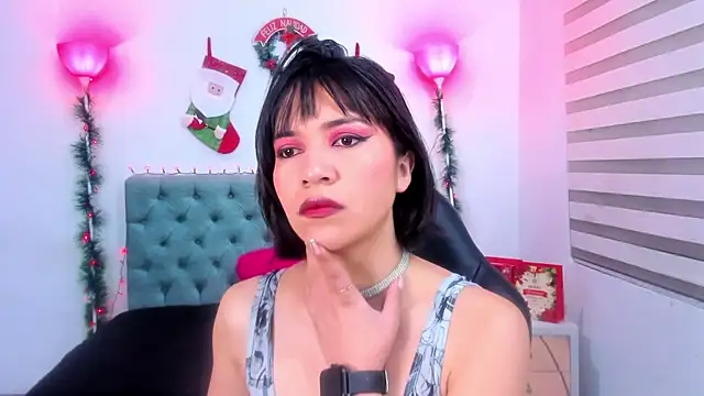 lina bedoya  online show from December 20, 2024, 11:43 am
