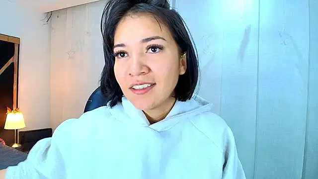 lina bedoya  online show from February 3, 2026, 11:37 am