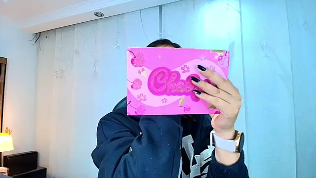 lina bedoya  online show from February 7, 2026, 11:25 am