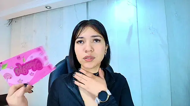 lina bedoya  online show from February 9, 2026, 11:36 am