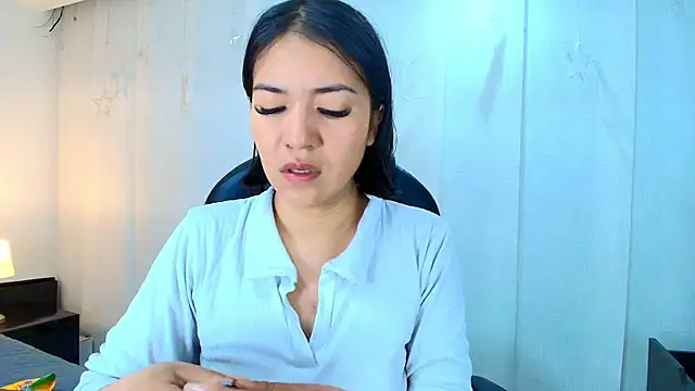 lina bedoya  online show from February 20, 2026, 11:54 am