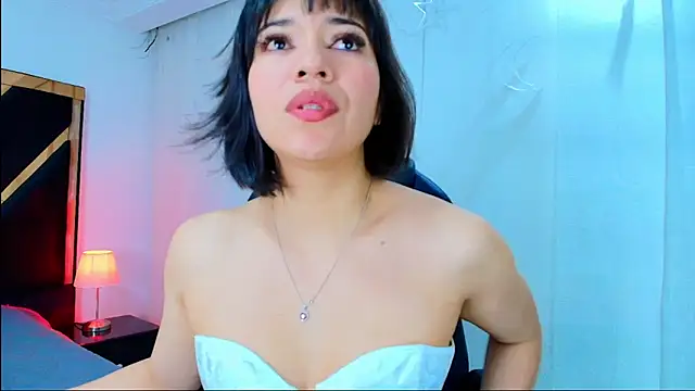 lina bedoya  online show from April 10, 2026, 11:37 am