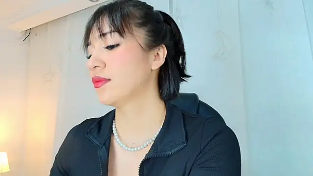 lina bedoya  online show from June 5, 2026, 11:38 am