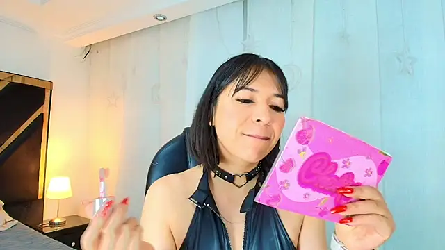 lina bedoya  online show from June 18, 2026, 11:36 am