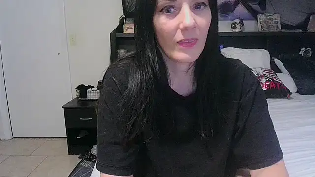 CrystalLakeXO online show from April 23, 2026, 5:41 am