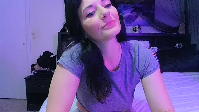 CrystalLakeXO online show from May 7, 2026, 4:40 am