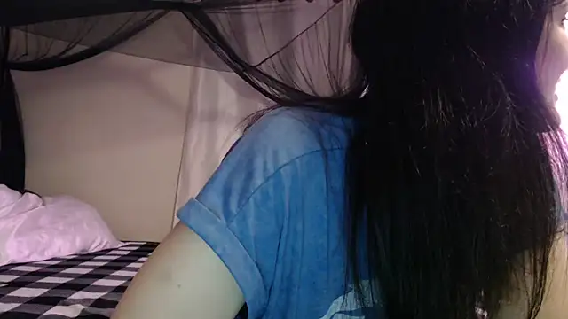 Snapshot of CrystalLakeXO chatting on June 24, 2026, 4:44 am CrystalLakeXO online show from June 24, 2026, 4:44 am