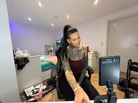 AileenInkOfficial online show from December 21, 2024, 5:40 pm