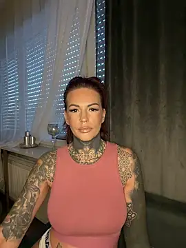 Snapshot of AileenInkOfficial chatting on March 5, 2026, 7:04 am AileenInkOfficial online show from March 5, 2026, 7:04 am