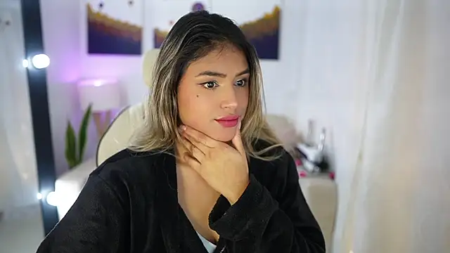 SaraParisi online show from December 2, 2024, 3:37 am