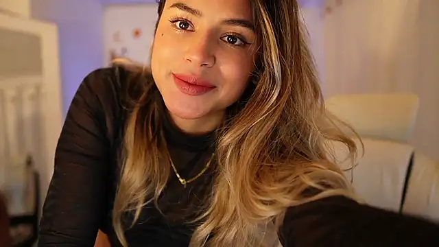 SaraParisi online show from December 6, 2024, 2:24 am