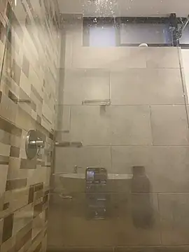 SaraParisi online show from November 1, 2025, 10:56 pm