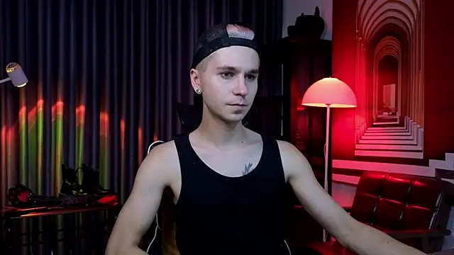 Joseph  Quinn online show from May 6, 2026, 3:57 am