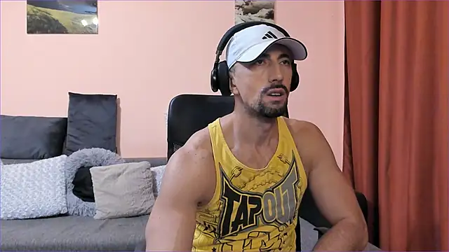 HotHunkTrainer online show from December 7, 2024, 12:45 pm