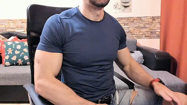 HotHunkTrainer online show from March 11, 2026, 8:42 am