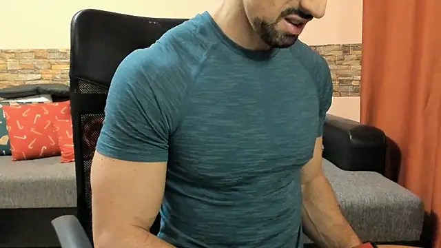 HotHunkTrainer online show from March 13, 2026, 8:54 am