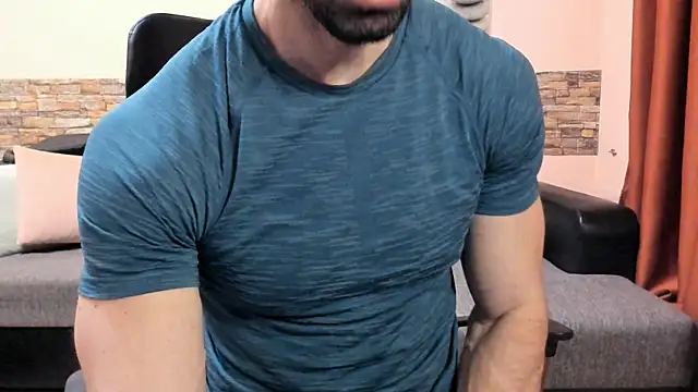 HotHunkTrainer online show from July 6, 2026, 7:49 am