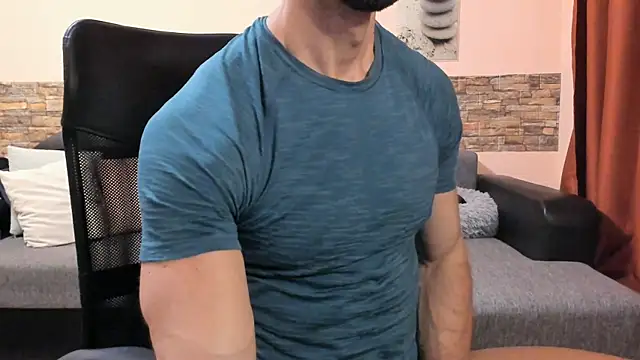HotHunkTrainer online show from July 16, 2026, 7:25 am