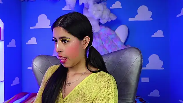 miss romyna online show from May 6, 2026, 11:04 am