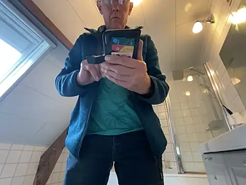 Snapshot of martxxxxx chatting on September 16, 2025, 9:10 am martxxxxx online show from September 16, 2025, 9:10 am