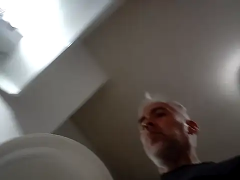 Xoc8  online show from October 19, 2025, 10:10 pm