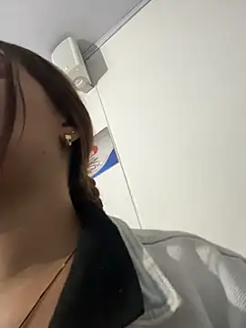 AnthonelaDuque online show from February 25, 2026, 11:42 am