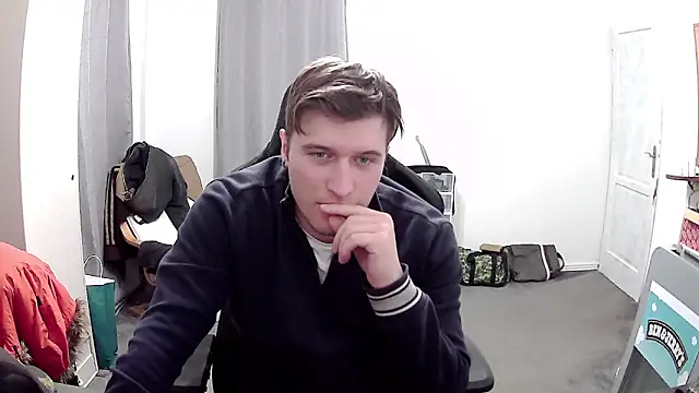 PKrisztian online show from April 13, 2026, 11:54 pm