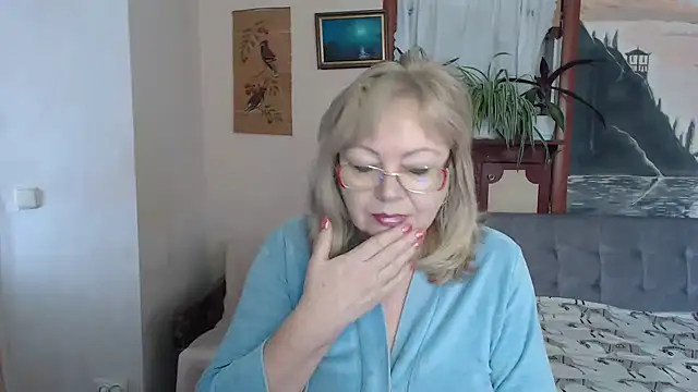 EvelynLoveShy online show from February 2, 2026, 7:40 am