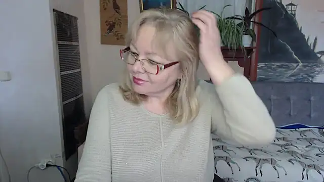 EvelynLoveShy online show from February 5, 2026, 1:05 pm