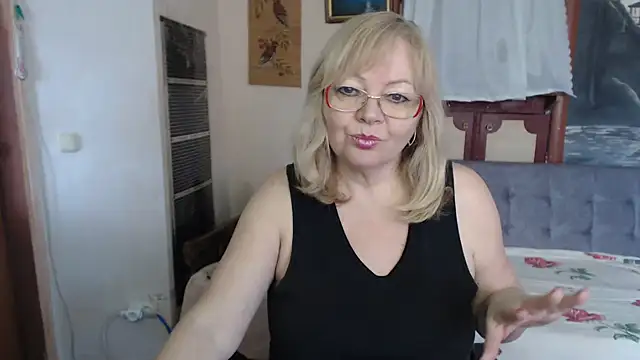 EvelynLoveShy online show from February 9, 2026, 8:40 am