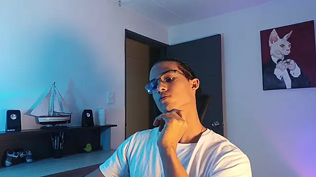 Snapshot of alejo_x3 chatting on December 2, 2025, 11:00 pm alejo x3 online show from December 2, 2025, 11:00 pm