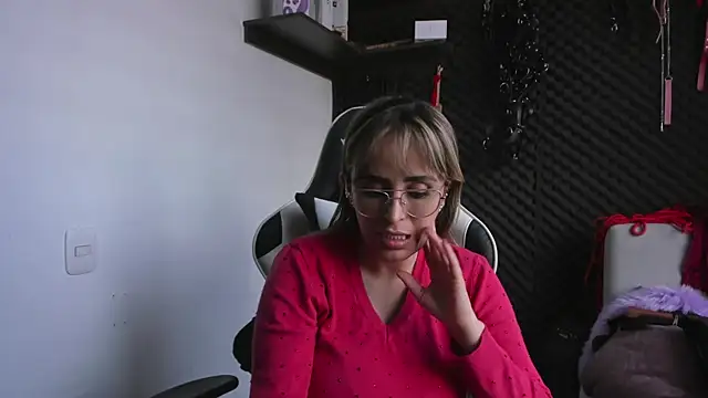 Snapshot of Sara_Mills06 chatting on December 11, 2024, 6:42 pm Sara Mills06 online show from December 11, 2024, 6:42 pm