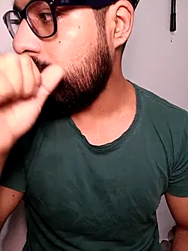 Snapshot of HombreS3n chatting on October 26, 2025, 9:42 pm HombreS3n online show from October 26, 2025, 9:42 pm