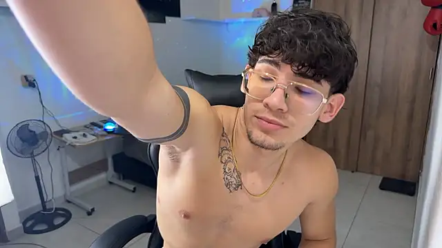 Snapshot of Kisan_Smith chatting on February 25, 2026, 10:41 pm Kisan Smith online show from February 25, 2026, 10:41 pm