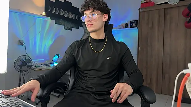 Snapshot of Kisan_Smith chatting on March 4, 2026, 1:33 am Kisan Smith online show from March 4, 2026, 1:33 am