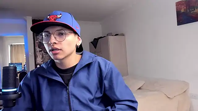 a lejandro 0 8 online show from December 9, 2024, 7:39 pm