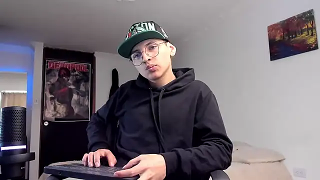 a lejandro 0 8 online show from December 11, 2024, 2:33 pm