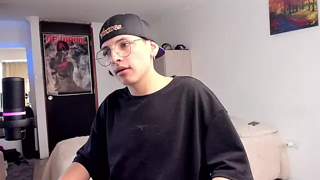 a lejandro 0 8 online show from December 11, 2024, 7:03 pm