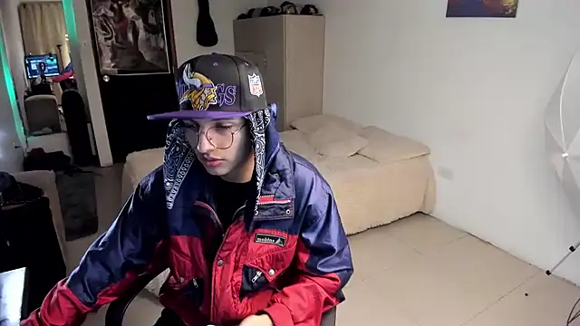 a lejandro 0 8 online show from December 12, 2024, 1:10 am