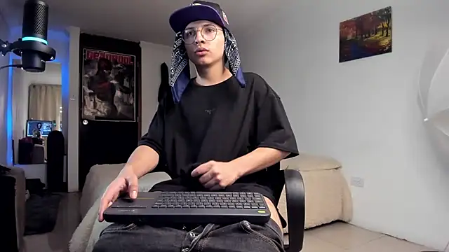 a lejandro 0 8 online show from December 12, 2024, 4:15 am