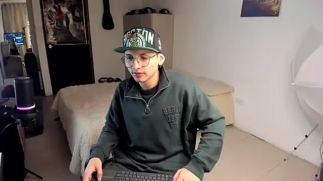 a lejandro 0 8 online show from December 14, 2024, 1:06 am