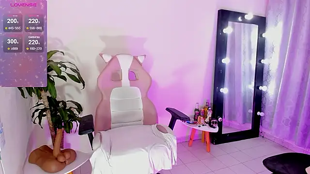 Snapshot of EmmaRusellx chatting on March 7, 2026, 5:43 pm EmmaRusellx online show from March 7, 2026, 5:43 pm