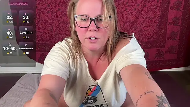 GlitterKitty108 online show from October 19, 2025, 1:34 pm