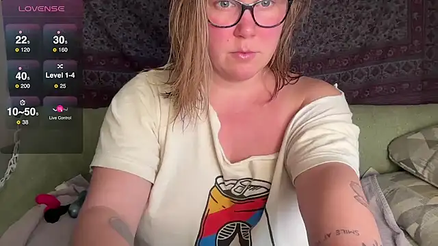 GlitterKitty108 online show from January 9, 2026, 2:53 pm