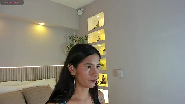 EmmilyCollson online show from October 17, 2025, 5:04 pm