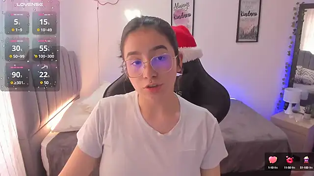 Snapshot of Amy_joones chatting on December 13, 2024, 5:00 pm Amy joones online show from December 13, 2024, 5:00 pm