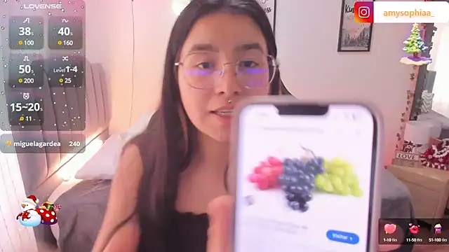 Snapshot of Amy_joones chatting on December 19, 2024, 7:40 pm Amy joones online show from December 19, 2024, 7:40 pm