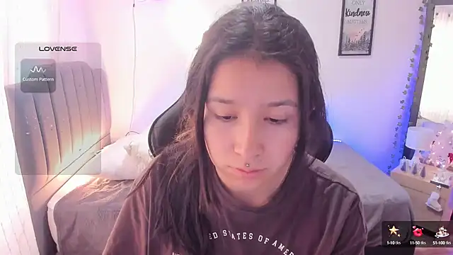 Snapshot of Amy_joones chatting on December 23, 2024, 1:35 pm Amy joones online show from December 23, 2024, 1:35 pm