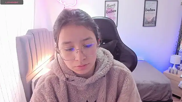 Snapshot of Amy_joones chatting on January 2, 2025, 1:40 pm Amy joones online show from January 2, 2025, 1:40 pm