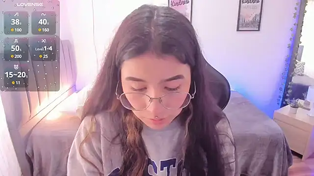 Snapshot of Amy_joones chatting on January 8, 2025, 4:00 pm Amy joones online show from January 8, 2025, 4:00 pm